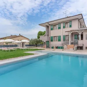 https://spring-house.hotelinveneto.com